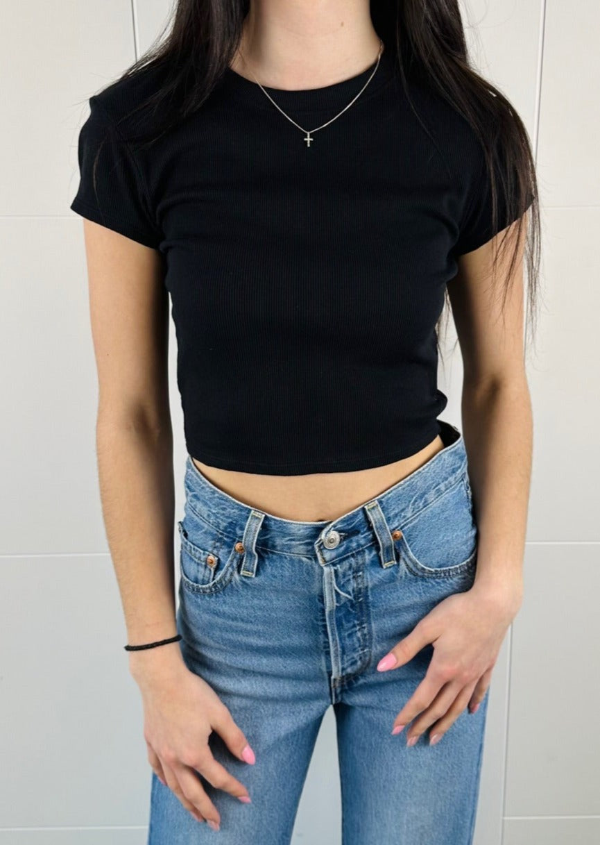 Cropped Ribbed Black Tee