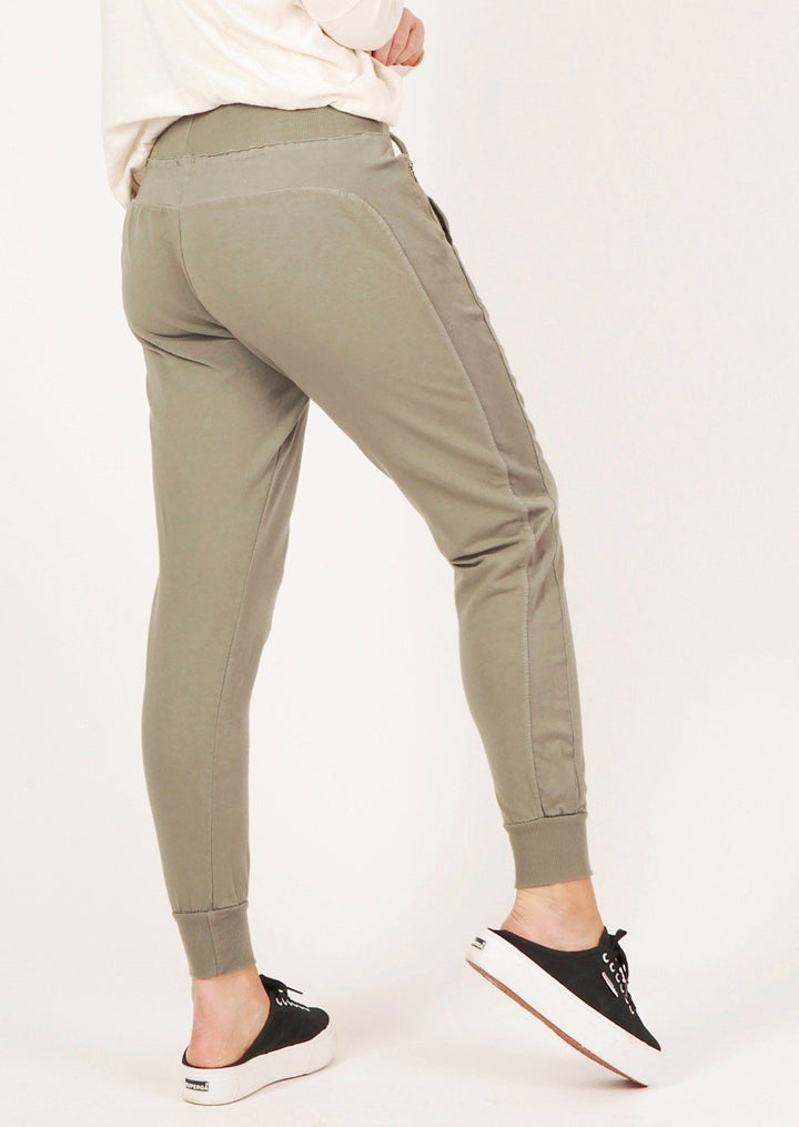 THE ULTIMATE JOGGERS - OLIVE GREEN