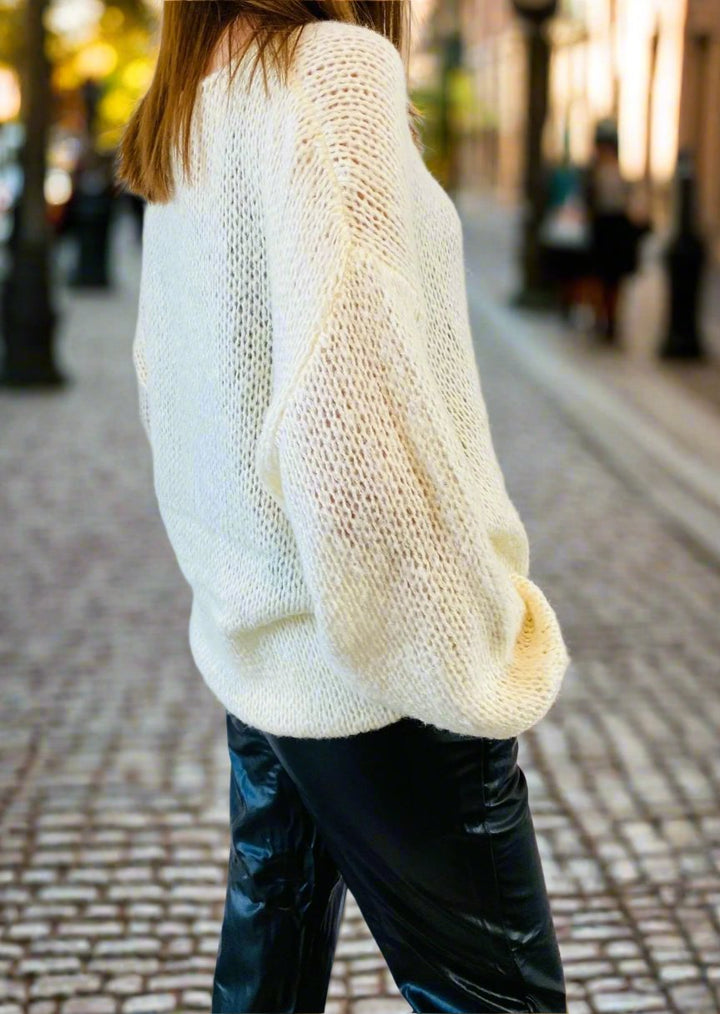 AIRY CHARM LIGHTWEIGHT SWEATER3