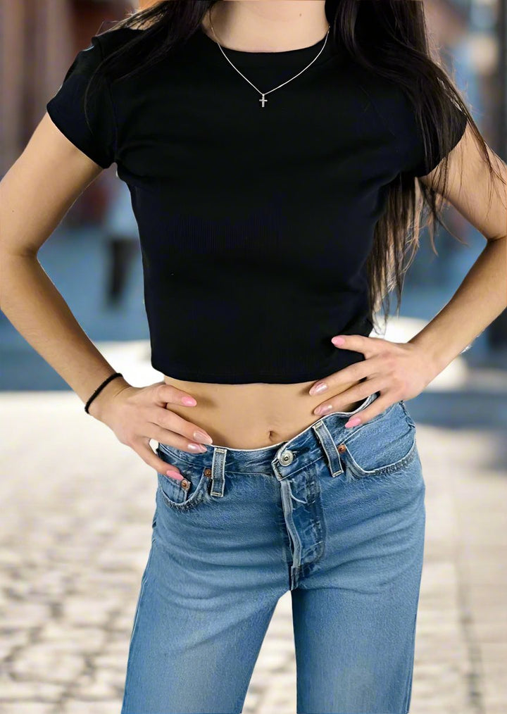 Cropped Ribbed Black Tee