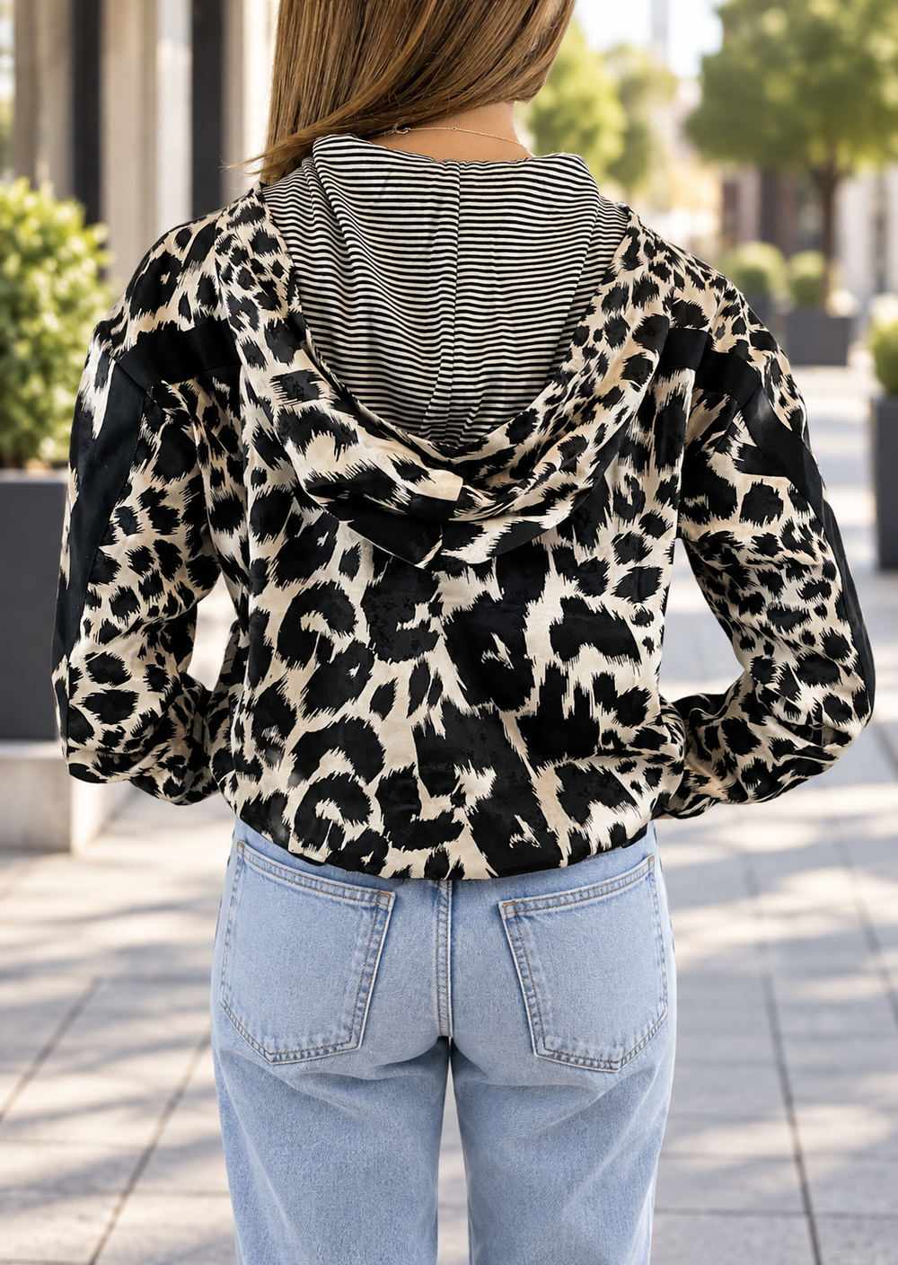LIGHTWEIGHT BOMBER JACKET