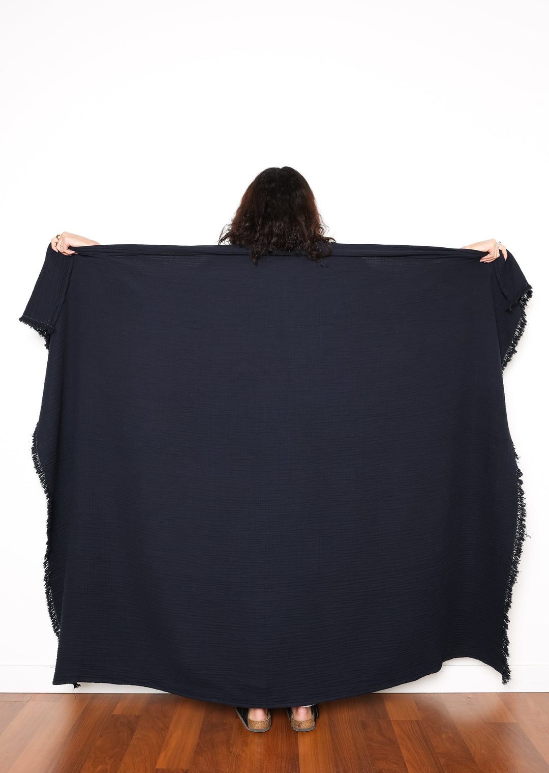 THE CAPELLA BLACK THROW