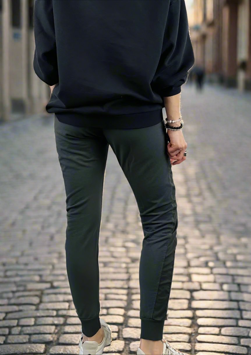 THE ULTIMATE DARK GREY JOGGERS