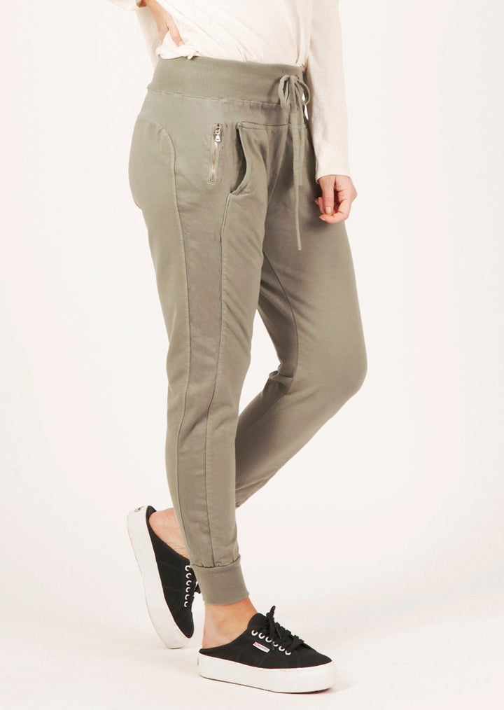 THE ULTIMATE JOGGERS - OLIVE GREEN