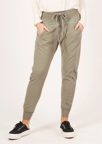 THE ULTIMATE JOGGERS - OLIVE GREEN