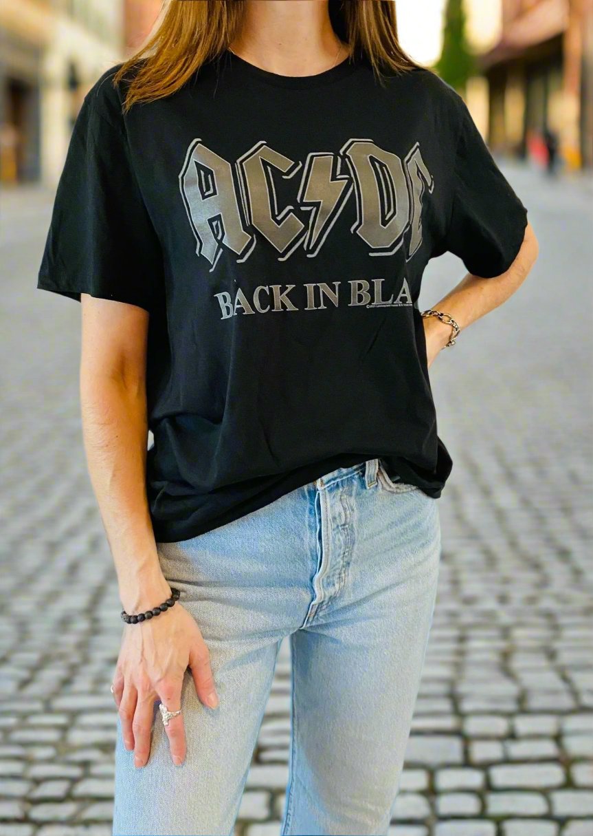 AC/DC BACK IN BLACK GRAPHIC TEE