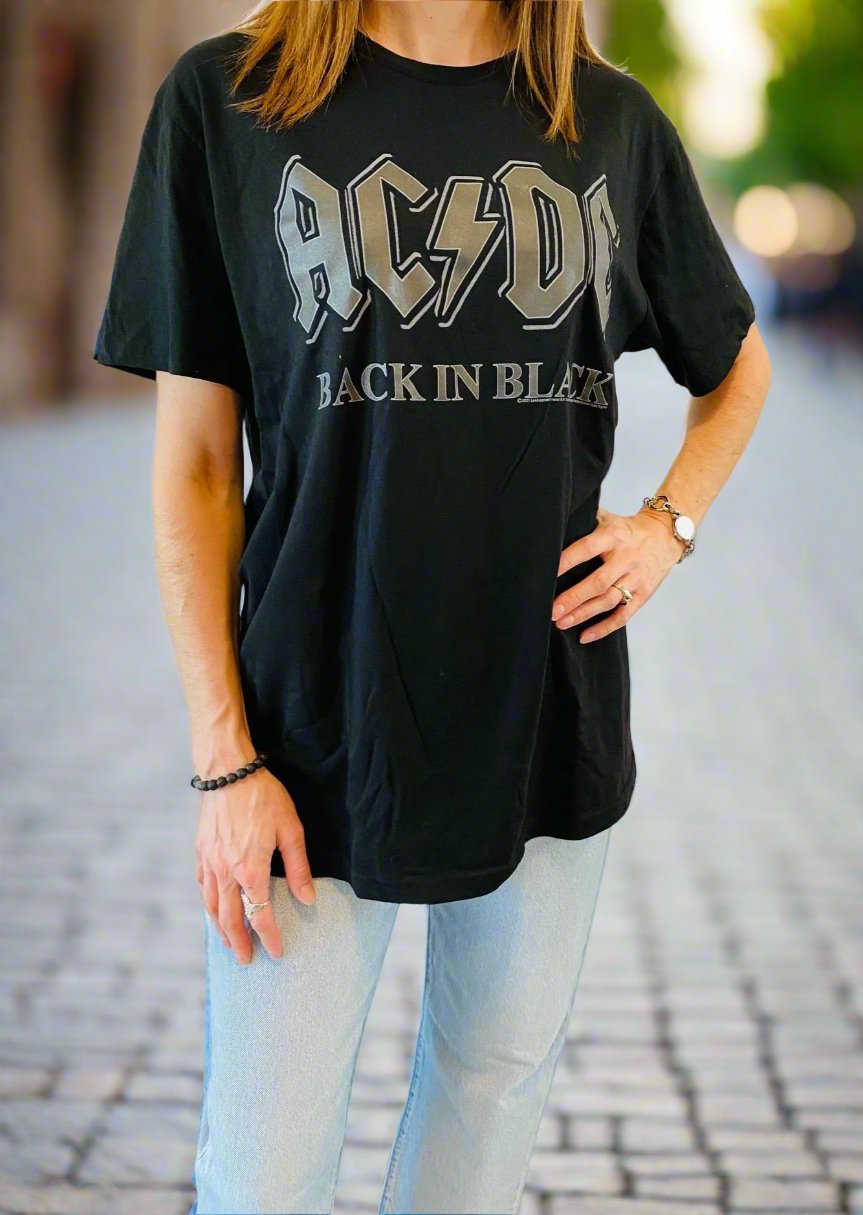 AC/DC BACK IN BLACK GRAPHIC TEE