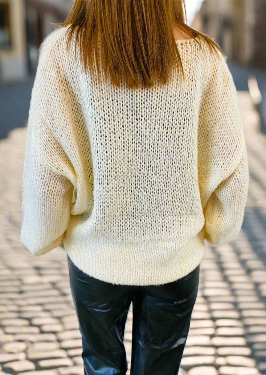 AIRY CHARM LIGHTWEIGHT SWEATER2