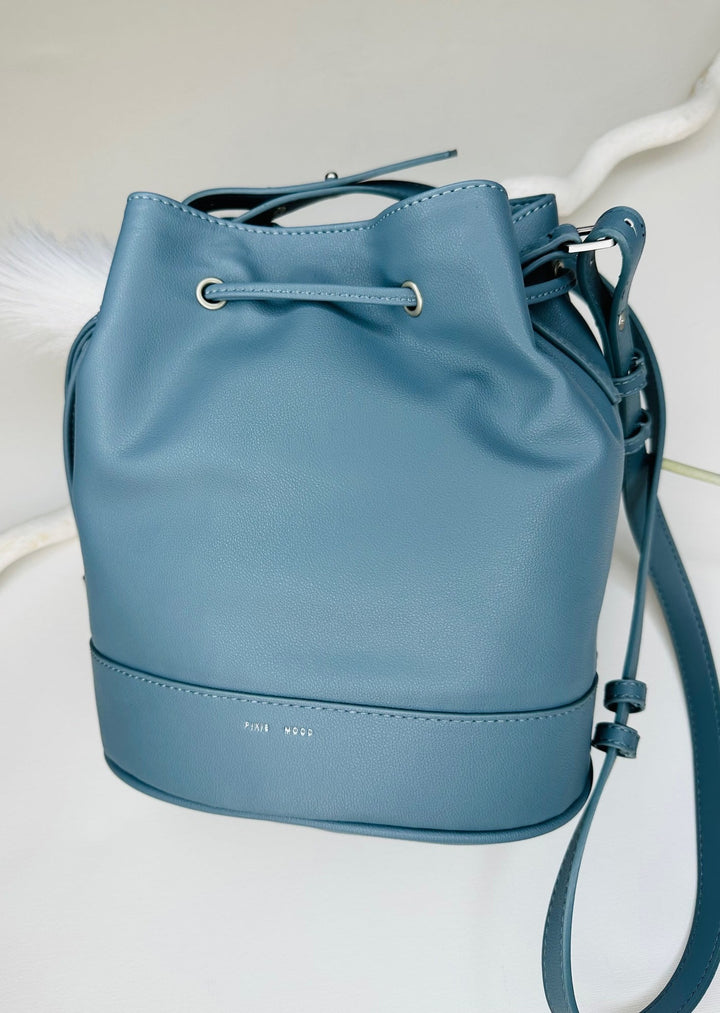 AMBER BUCKET BAG - MINERAL BLUE