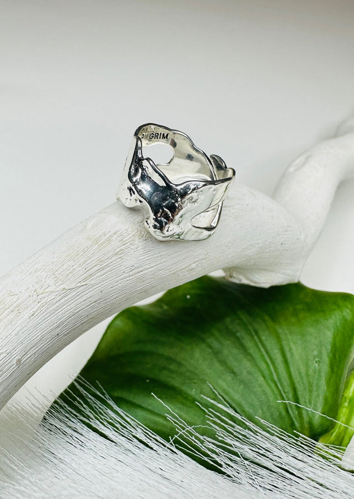 COMPASS ORGANIC SHAPED RING