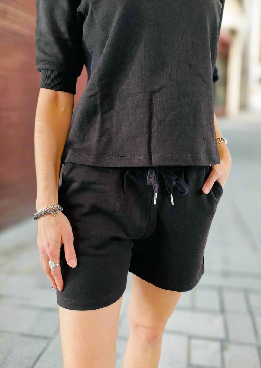 CASUAL BLACK SWEAT SHORTS