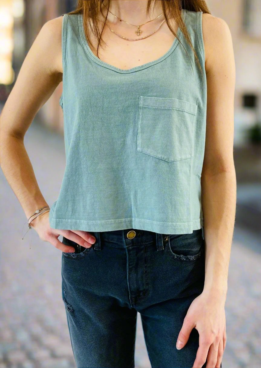 CROPPED MUSCLE TANK TOP
