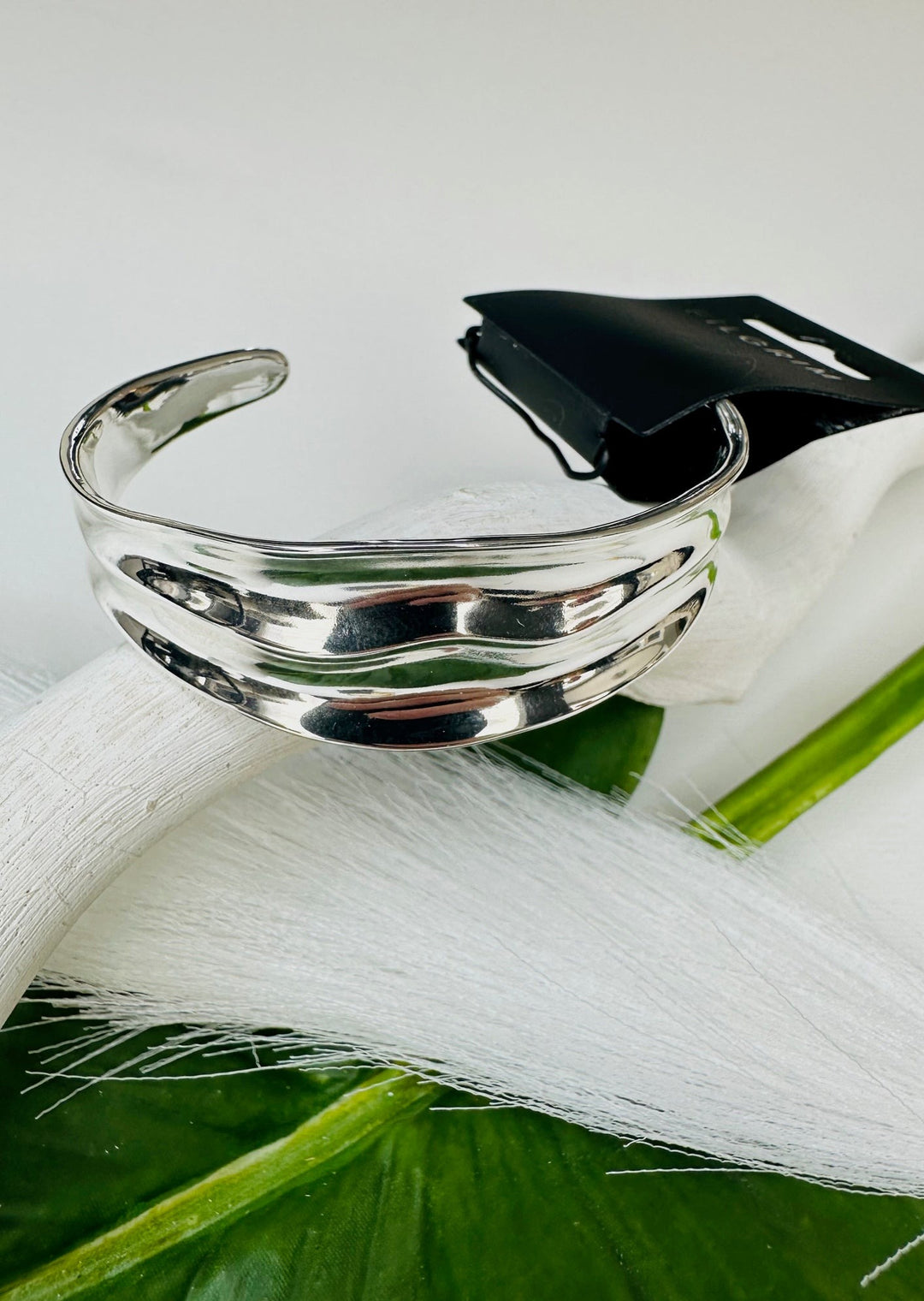 DREAMS WAVY BANGLE BRACELET