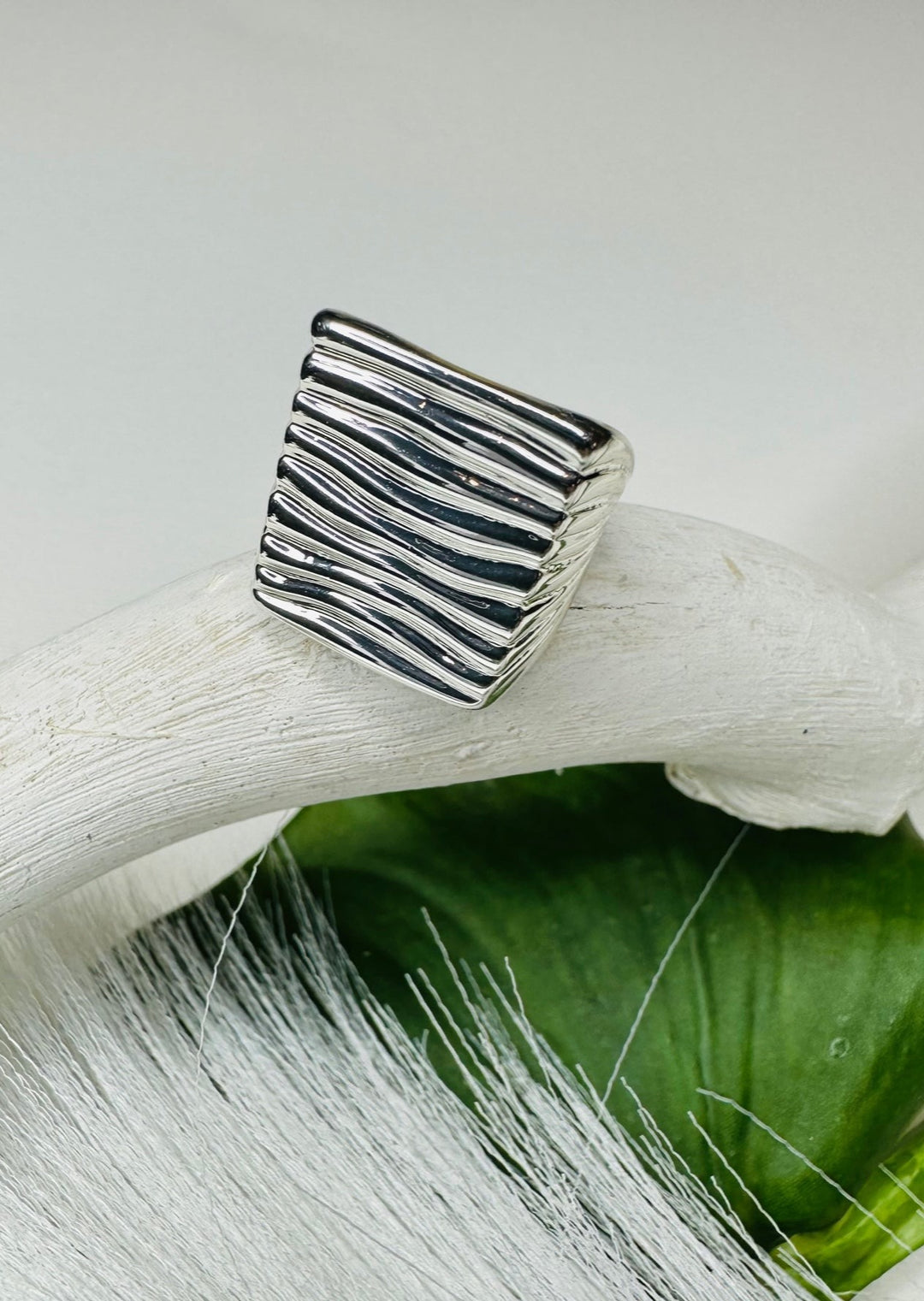 HOPEFUL WAVY SIGNET RING