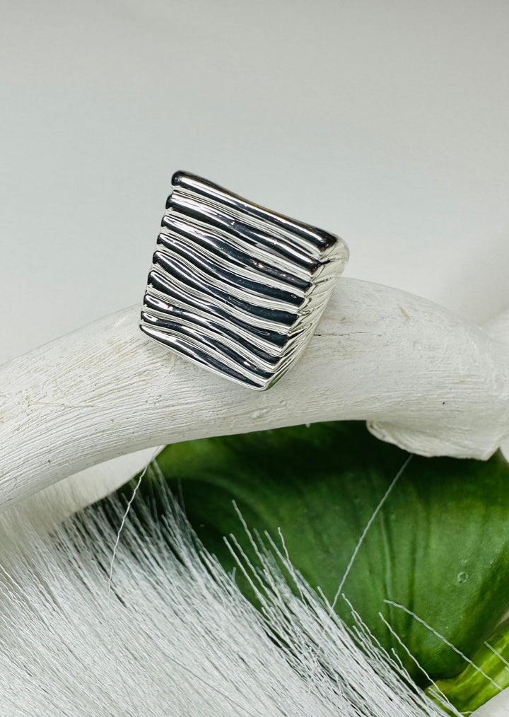 HOPEFUL WAVY SIGNET RING