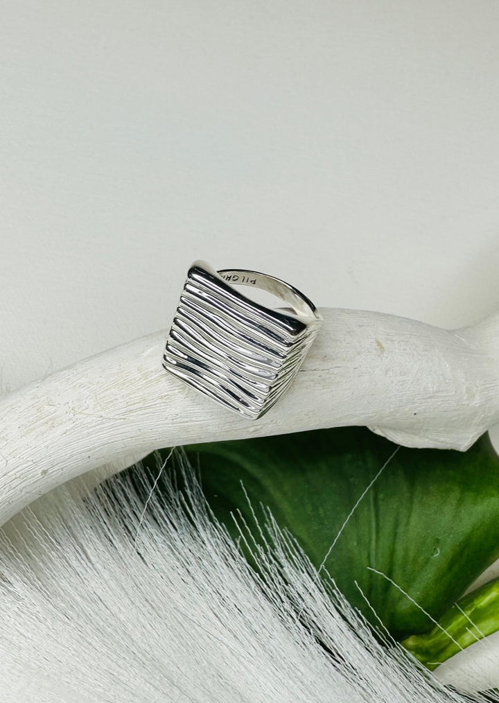 HOPEFUL WAVY SIGNET RING