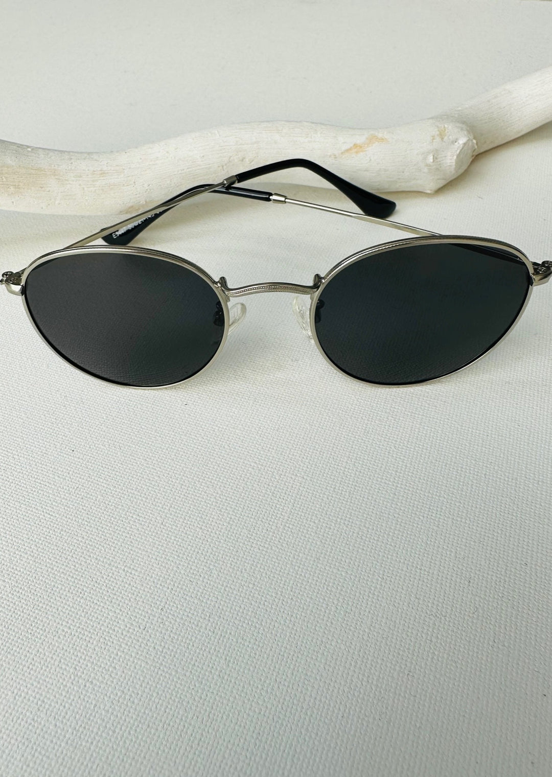 MILEY BLACK OVAL SUNGLASSES