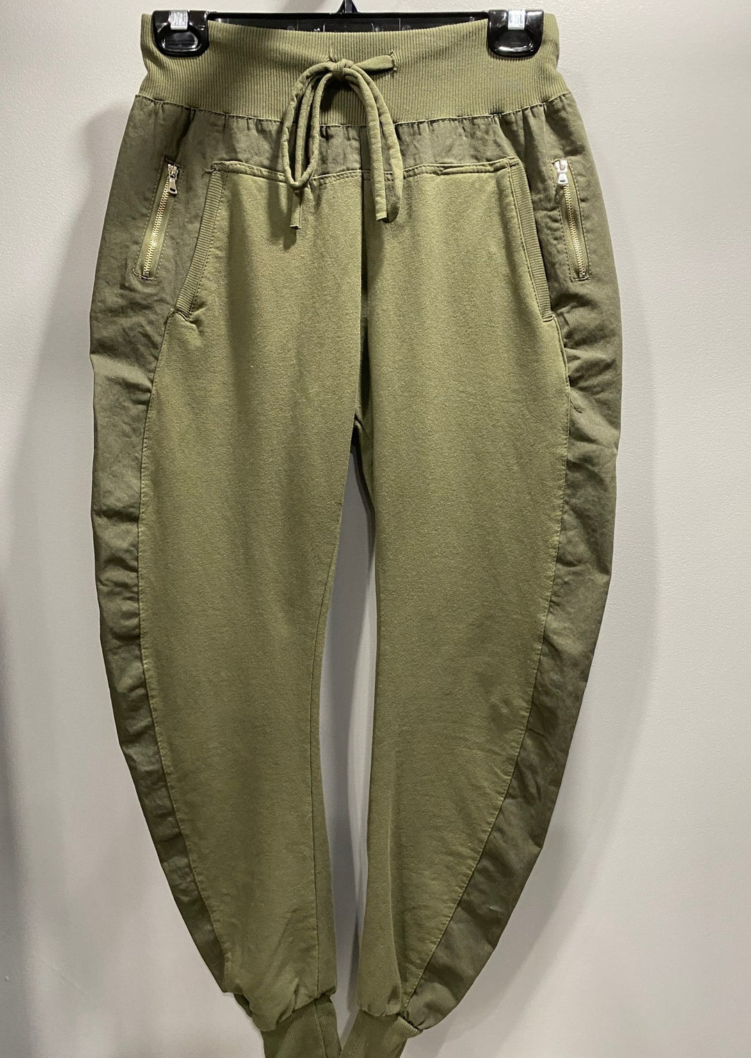 THE ULTIMATE JOGGERS - OLIVE GREEN