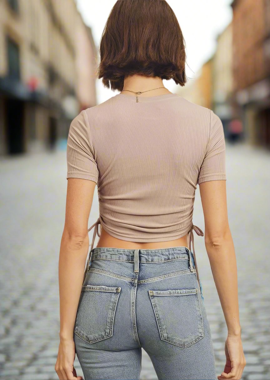 RIBBED KNIT DRAWSTRING RUCHED TEE