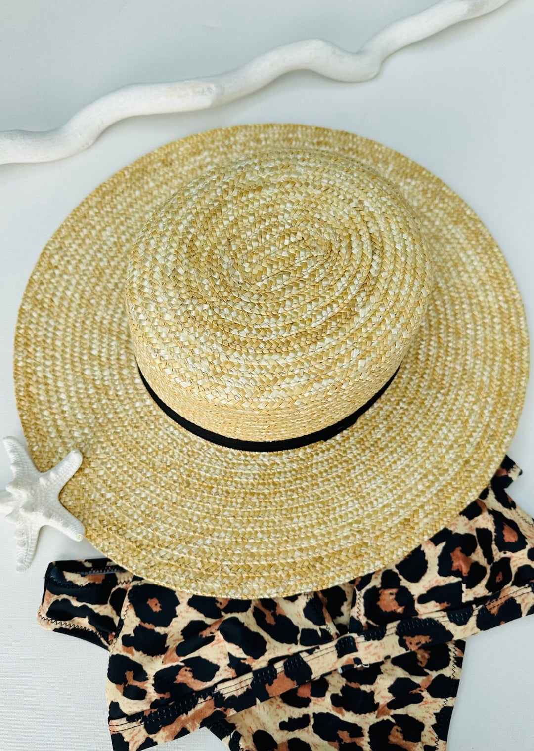 SELENE NATURAL & BLACK BOATER HAT