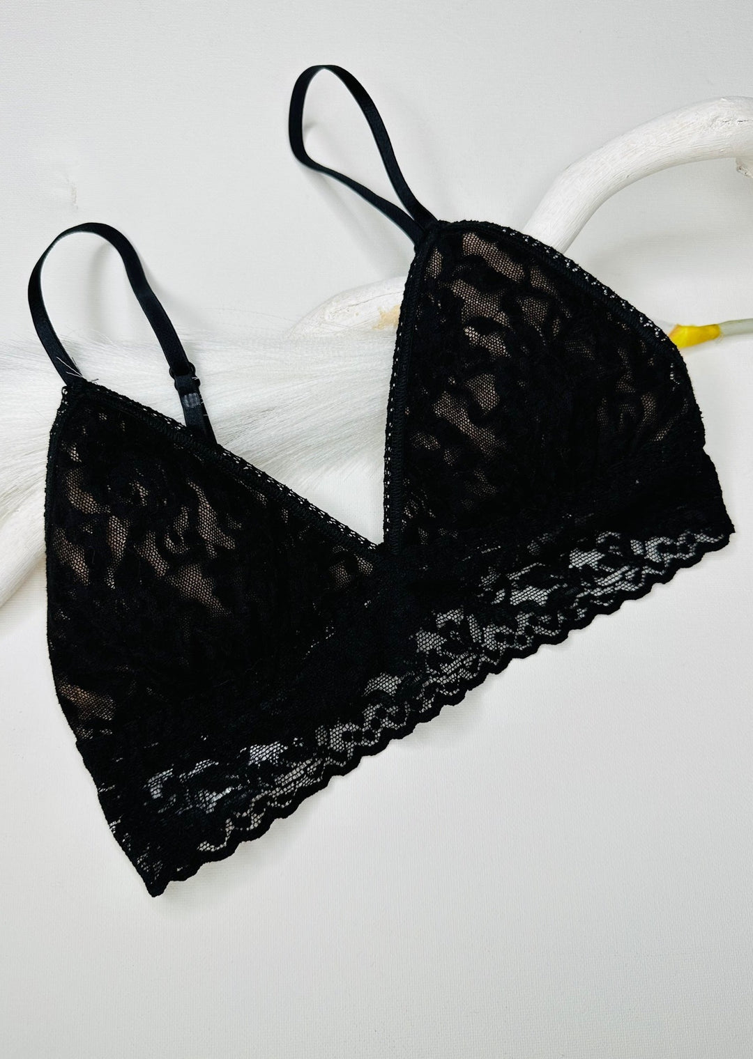 SIGNATURE LACE PADDED BRALETTE